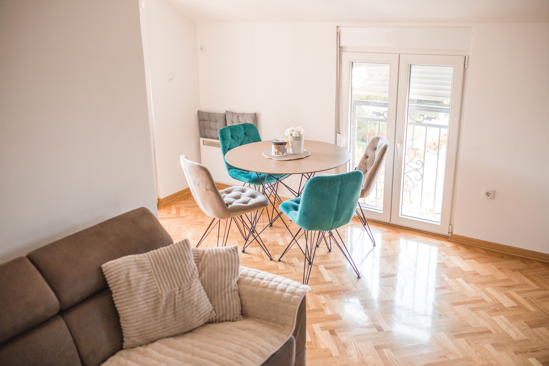 Modern apartment: open space with dining table